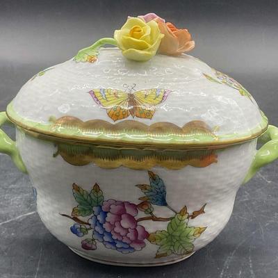 422: HEREND HUNGARY Floral Porcelain Trinket Box
