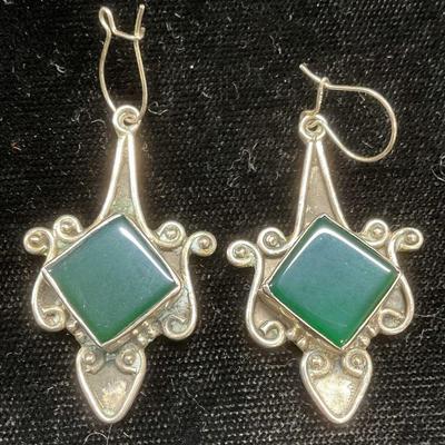 389: Vintage Sterling Silver Filigree Nephrite Earrings
