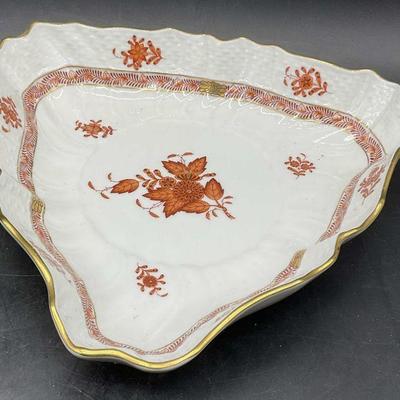 591: HEREND HUNGARY Hand Paint Porcelain Triangle Bowl
