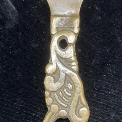 552: Vintage Ornate Scroll Brass Bottle Opener
