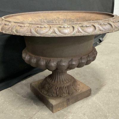 485: Vintage Victorian Style Iron Planter, Jardiniere
