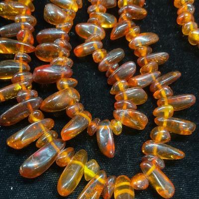 685: Vintage Amber Nugget Beaded Necklace
