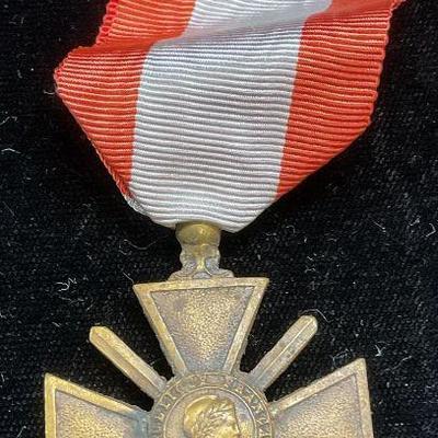 343: Antique WWI French Military War Cross Medal
