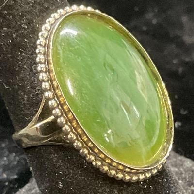 525: Vintage Sterling Silver Green Semiprecious Ring
