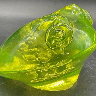 545: Uranium Glass Frog Form Figural Paperweight
