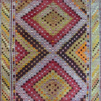 686: Vntg Handmade Turkish Kilim Fringed Wool Area Rug
