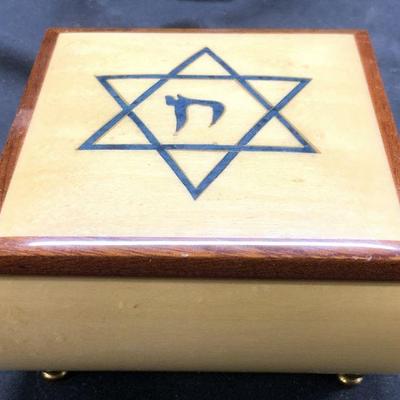 423: MAYFLOWER SORRENTO Judaica Music Box W Lid
