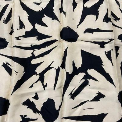 760: VERA Vntg Black & White Floral Pattern Silk Scarf
