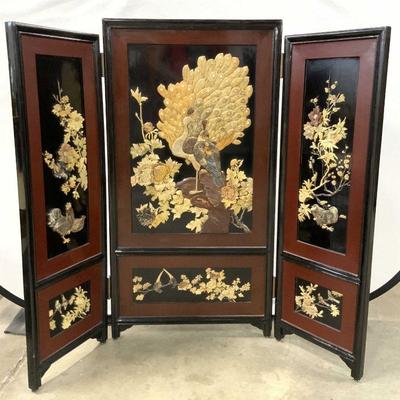 472: Vtg Lacquered Asian Divider W Natural Stone Detail
