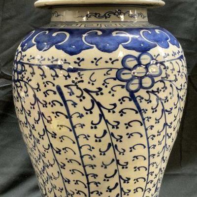 728: Vintage Asian Porcelain Floral Ginger Jar W Lid
