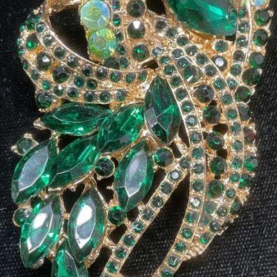 306: XL Gold Tn Green Crystal Brooch, 3.75 in L
