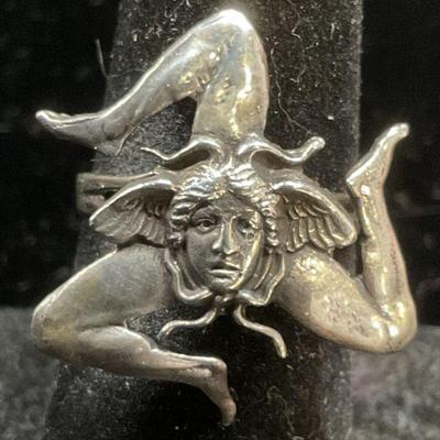 656: Vintage Sterling Silver Trinacria Sicily Ring
