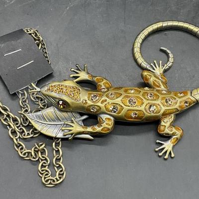 771: NWT Bejeweled Articulated Lizard Pendant Necklace

