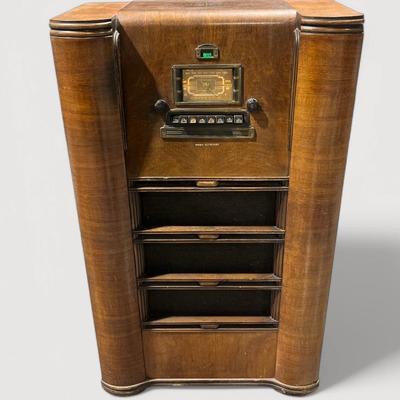 Vintage 30s Art Deco Silvertone Console Radio ~ Lights Up & Speaker Works 