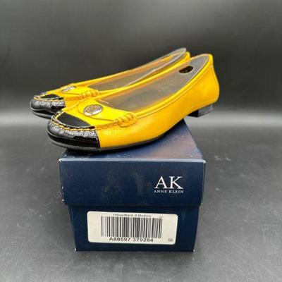 Anne Klein Yellow and Black Leather Flats, Size 8