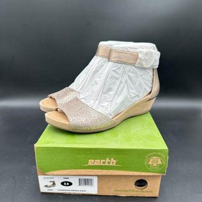 Earth Wedge Sandals in Size 8 with Box