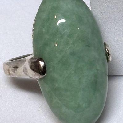 Jadeite and sterling oval cabachon ring