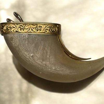 Claw pendant