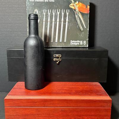 Wine Travel Case W/5 Tools, Humidor & Selandia Designs Seafood Set
