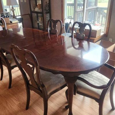Dining Table & 6 Chairs