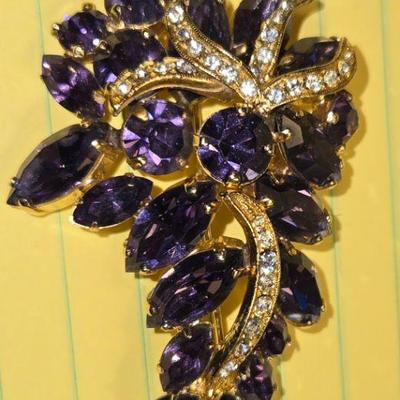 Vintage Weiss purple and rhinestone brooch
