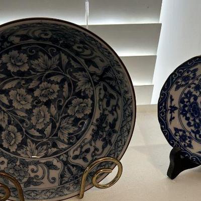 Blue pattern decorative plates