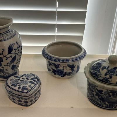 Blue pattern various size jars