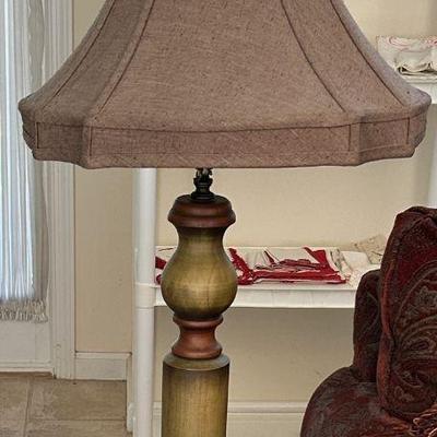 Set of 2 lamps with wood multi color base