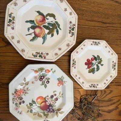 Set of 3 octagon shaped fruit plates