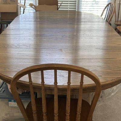 Oak dining room table with 8 chairs 2 leaves