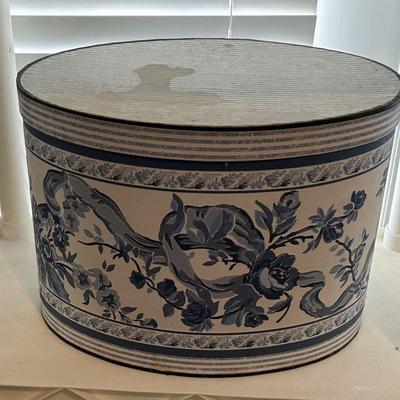 Blue pattern hat box