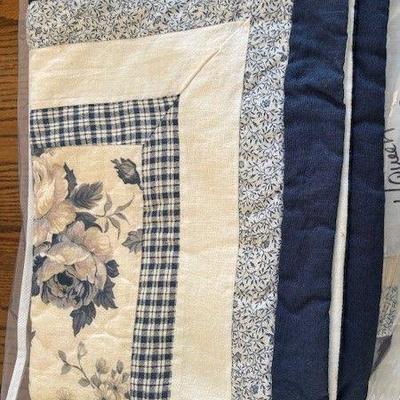 Quilt blue and white pattern