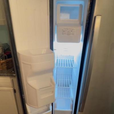 Refrigerator in great condition!