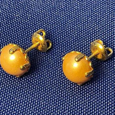 10k Gold Stud Pearl Earrings 