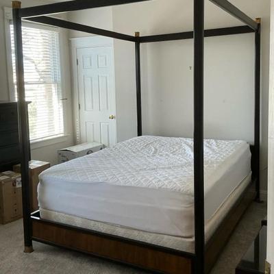 Henredon Dark Finish Queen Canopy Bed