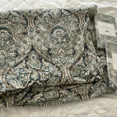 Pottery Barn Mckenna Paisley King Duvet and Shams 