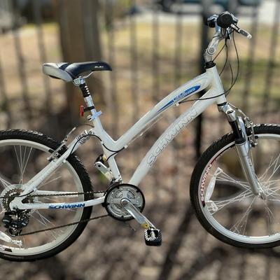 Schwinn Midtown Womens Bicycle 