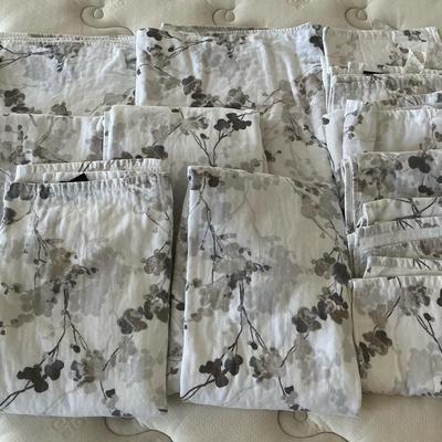 DKNY Wallflower Cotton Towels