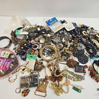 #1002 • Costume Jewelry
