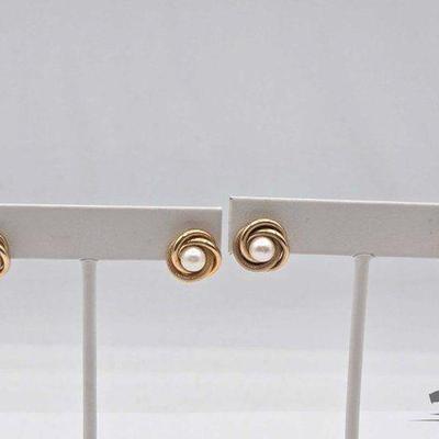 #806 • 10k Gold and Pearl Earrings, 5g
