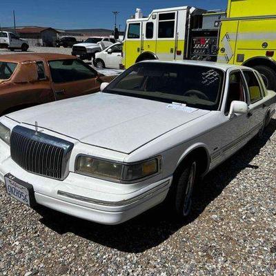 #290 • 1995 Lincoln Town Car
