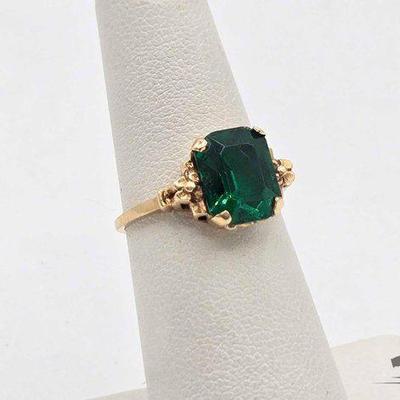 #764 • 14k Gold and Emerald Ring, 2.36g
