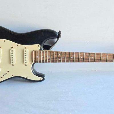 #13540 • Squier Mini by Fender Guitar
