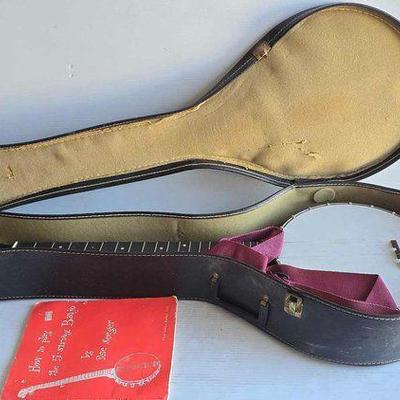 #13534 • Banjo & Case
