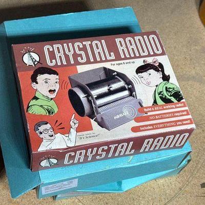 #13104 • Crystal Radio & (2) Ukulele Parts

