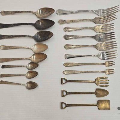#1902 • Cutlery and Mini Display Gardening Tools
