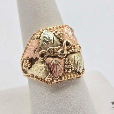 #802 • 10k Gold Ring, 9.03g
