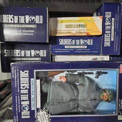 #13636 • (9) Soldiers of the World Figures & Accessories
