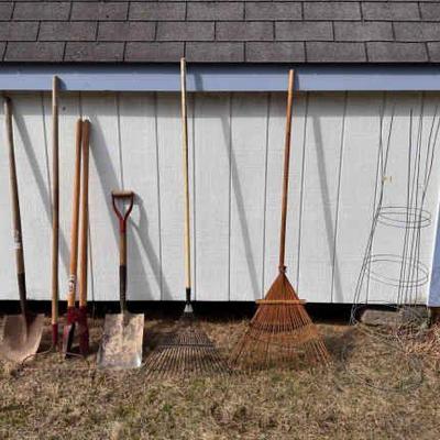 Lawn And Garden Tool Lot
