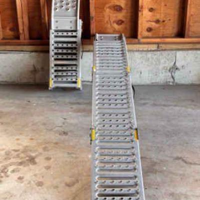(2) Foldable Loading Ramps
